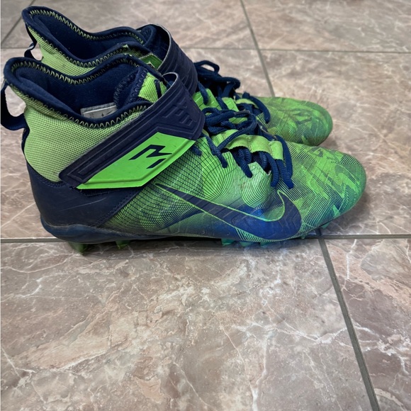 Russel Wilson Nike Alpha Menace Pro 2 mid football cleats men’s size 8.5 - Picture 2 of 3